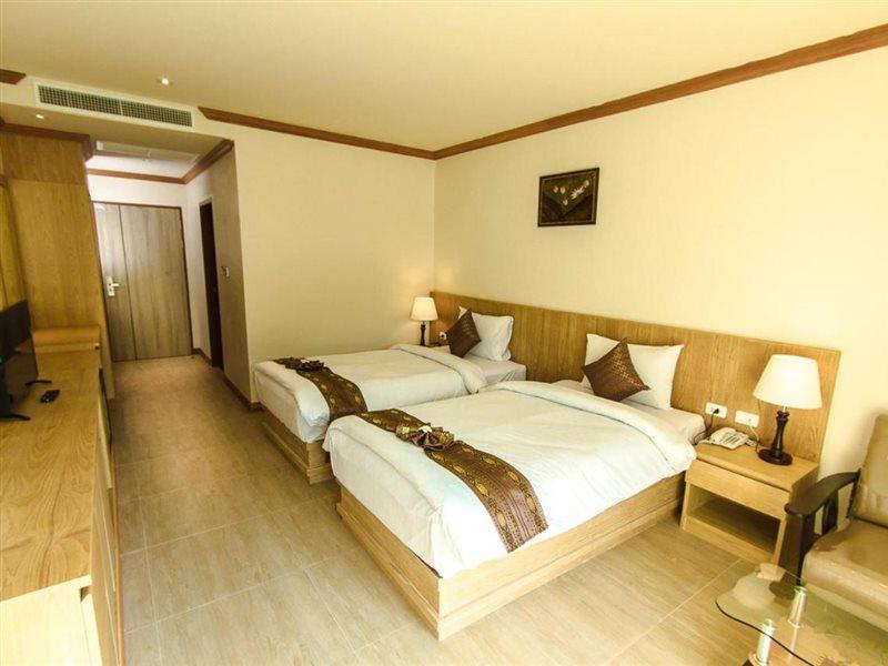 Airport Beach Hotel Phuket - Sha Extra Plus Nai Yang Zewnętrze zdjęcie